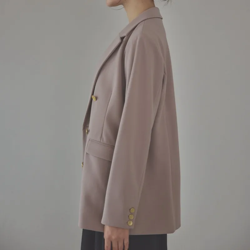 ベージュのダブルジャケット