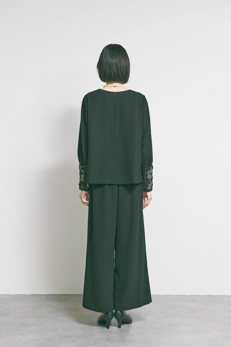 ブラックのエンブロイダリーフォーマルセットアップ