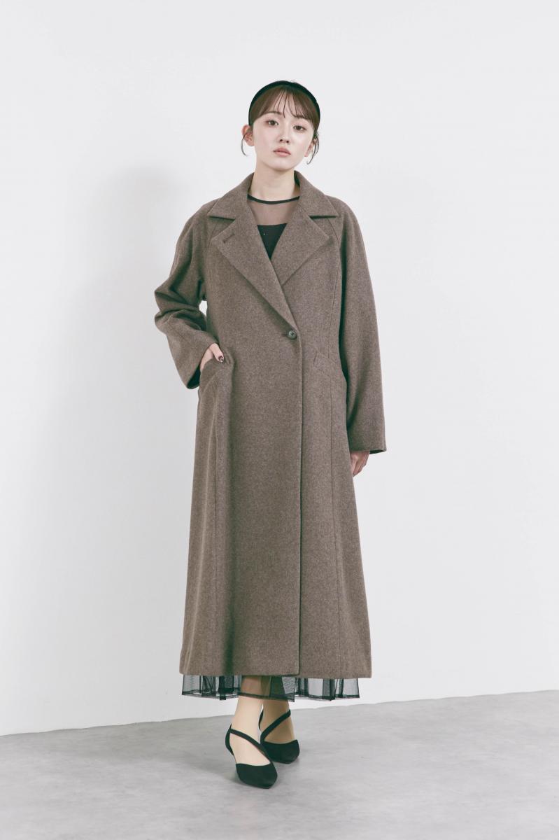 ブラウンのウールロングコート
