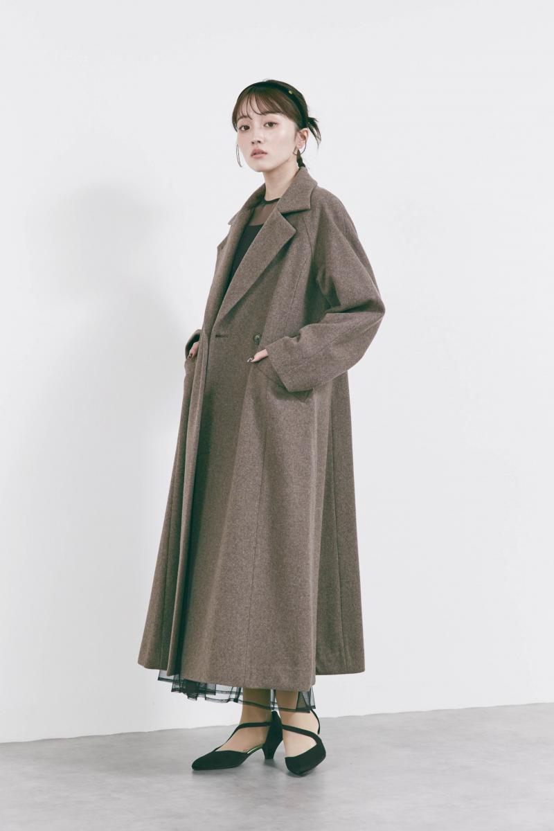 ブラウンのウールロングコート