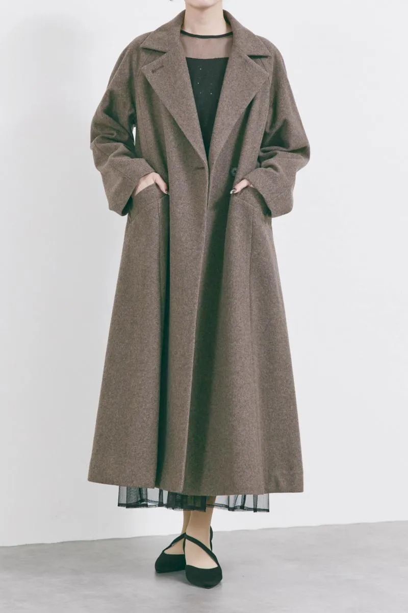 ブラウンのウールロングコート