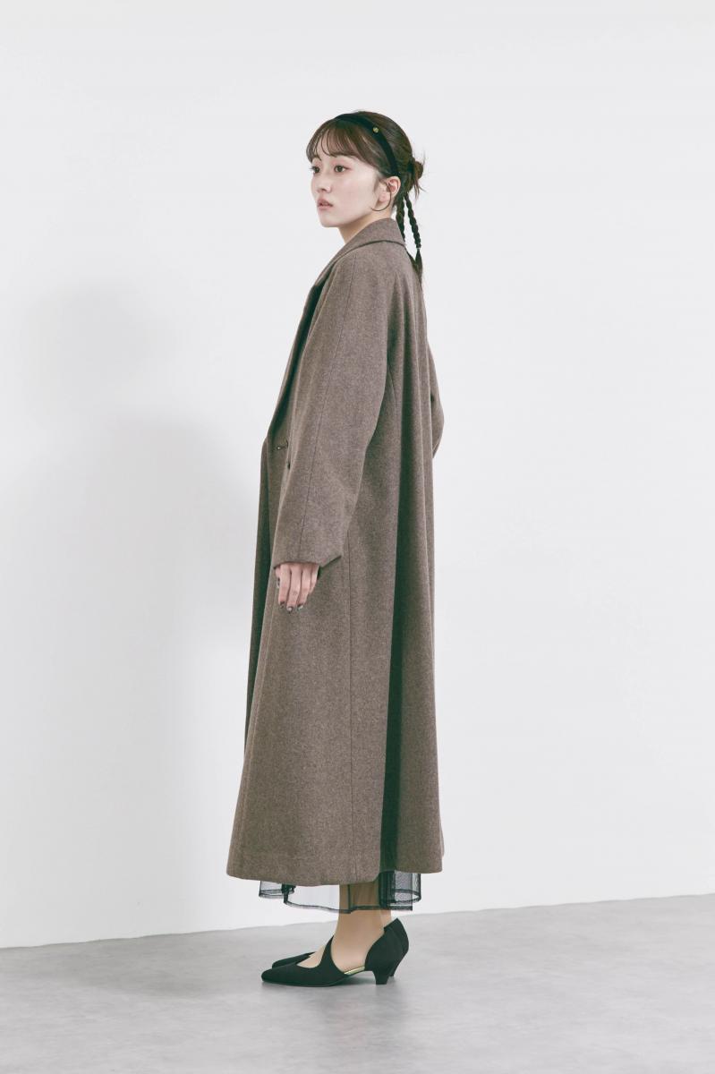 ブラウンのウールロングコート