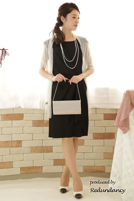 ブラックの膝丈変形ドレープドレス