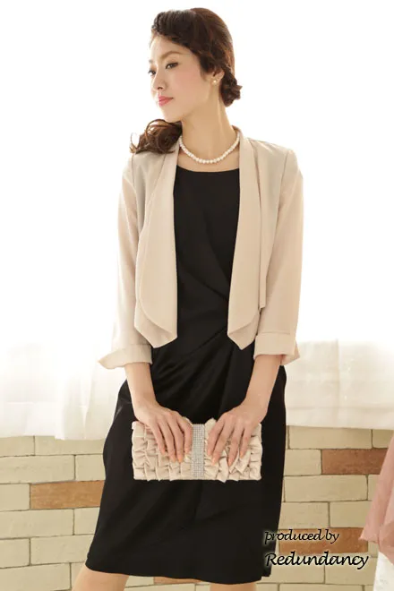 ブラックの膝丈変形ドレープドレス