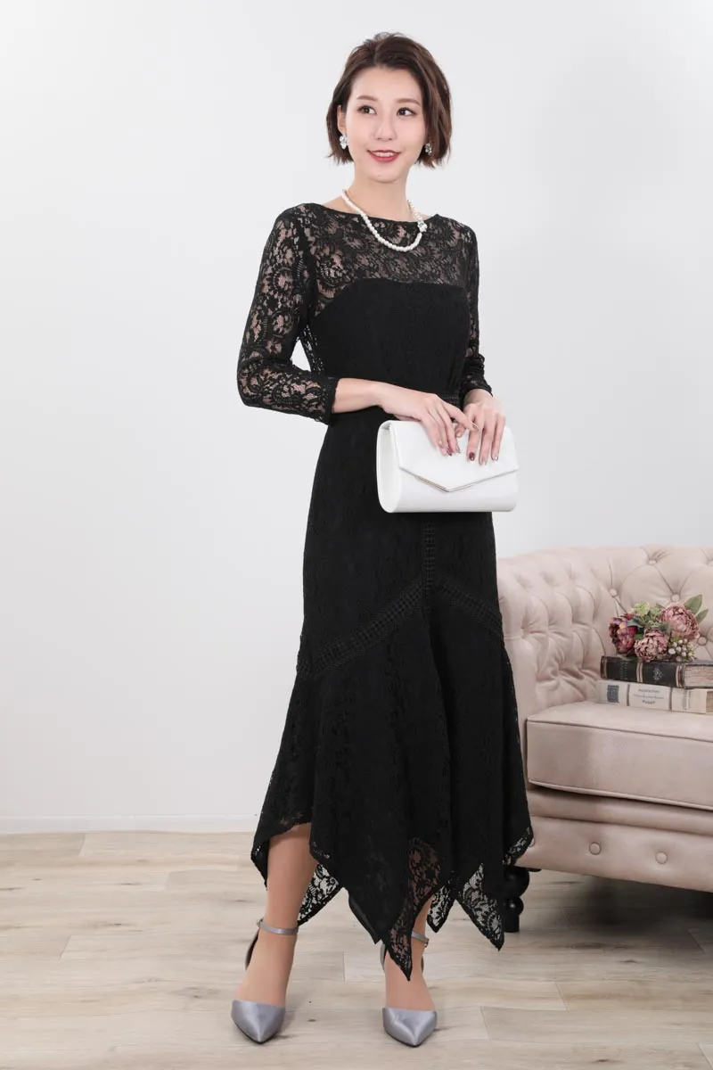ブラックのハンカチーフヘムレースドレス