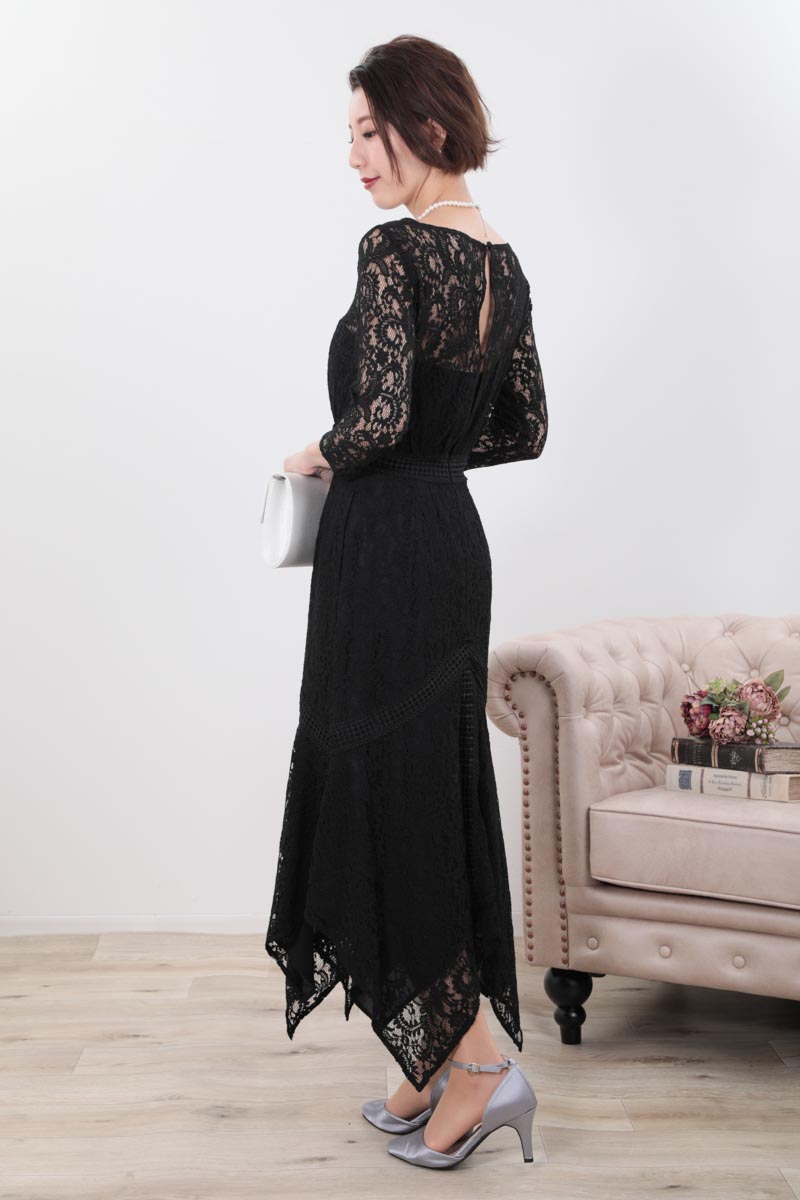 ブラックのハンカチーフヘムレースドレス