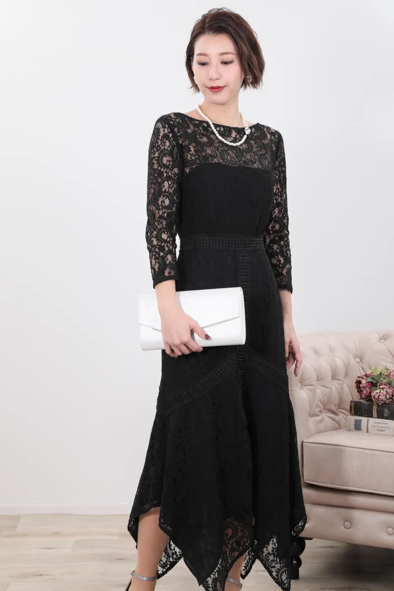 ブラックのハンカチーフヘムレースドレス