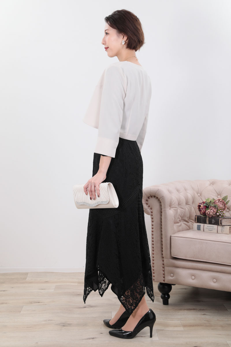 ブラックのハンカチーフヘムレースドレス