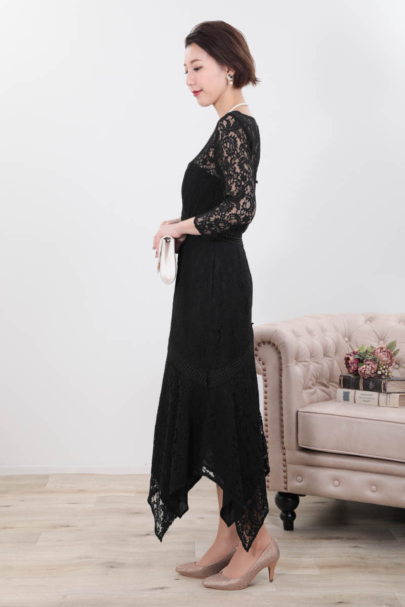 ブラックのハンカチーフヘムレースドレス