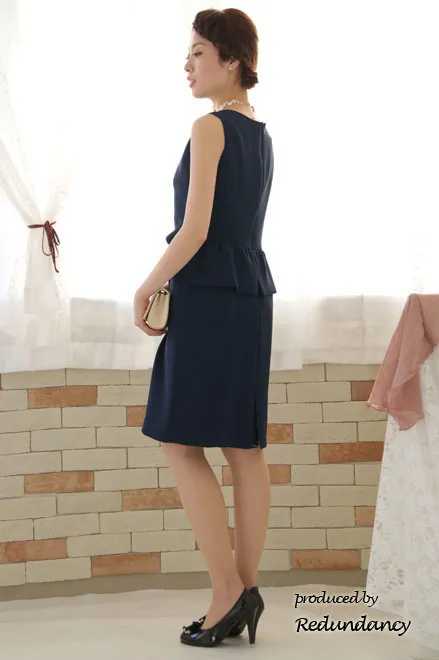 ネイビーのツーピース風ペプラムドレス