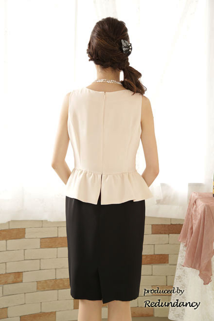 ホワイト×ブラックのツーピース風ペプラムドレス