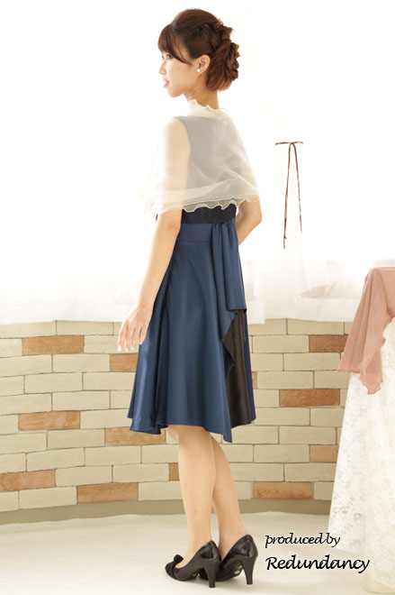 ネイビーのハイウエストAラインドレス