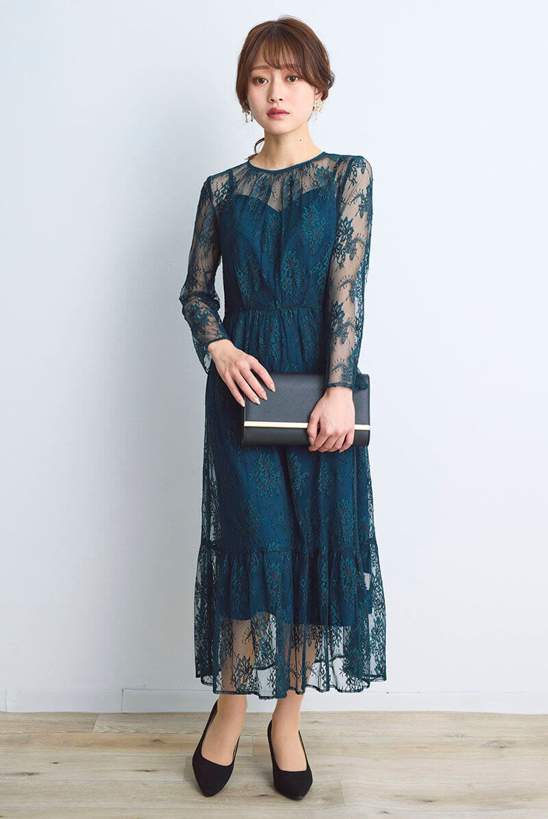 ブラックのフェイクレザークラッチバッグ