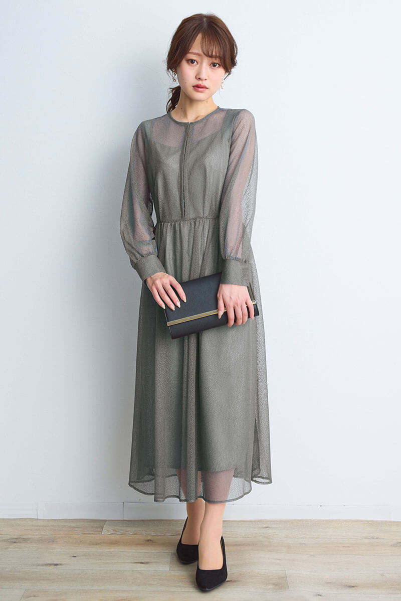 ブラックのフェイクレザークラッチバッグ