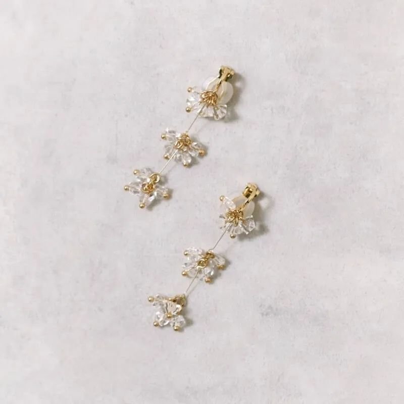 ゴールドのグラスビーズロングイヤリング