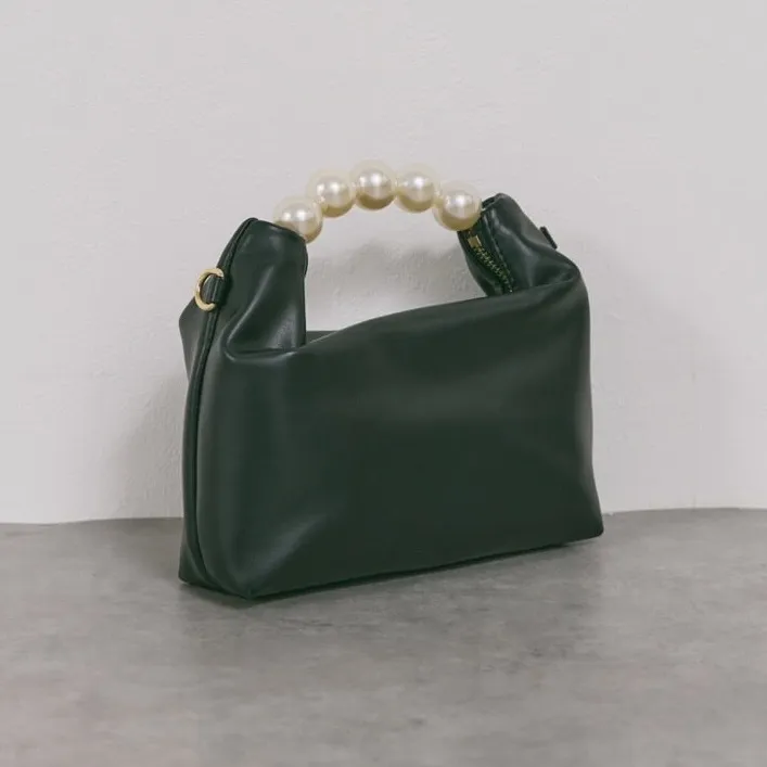 ブラックのパールハンドルミニバッグ