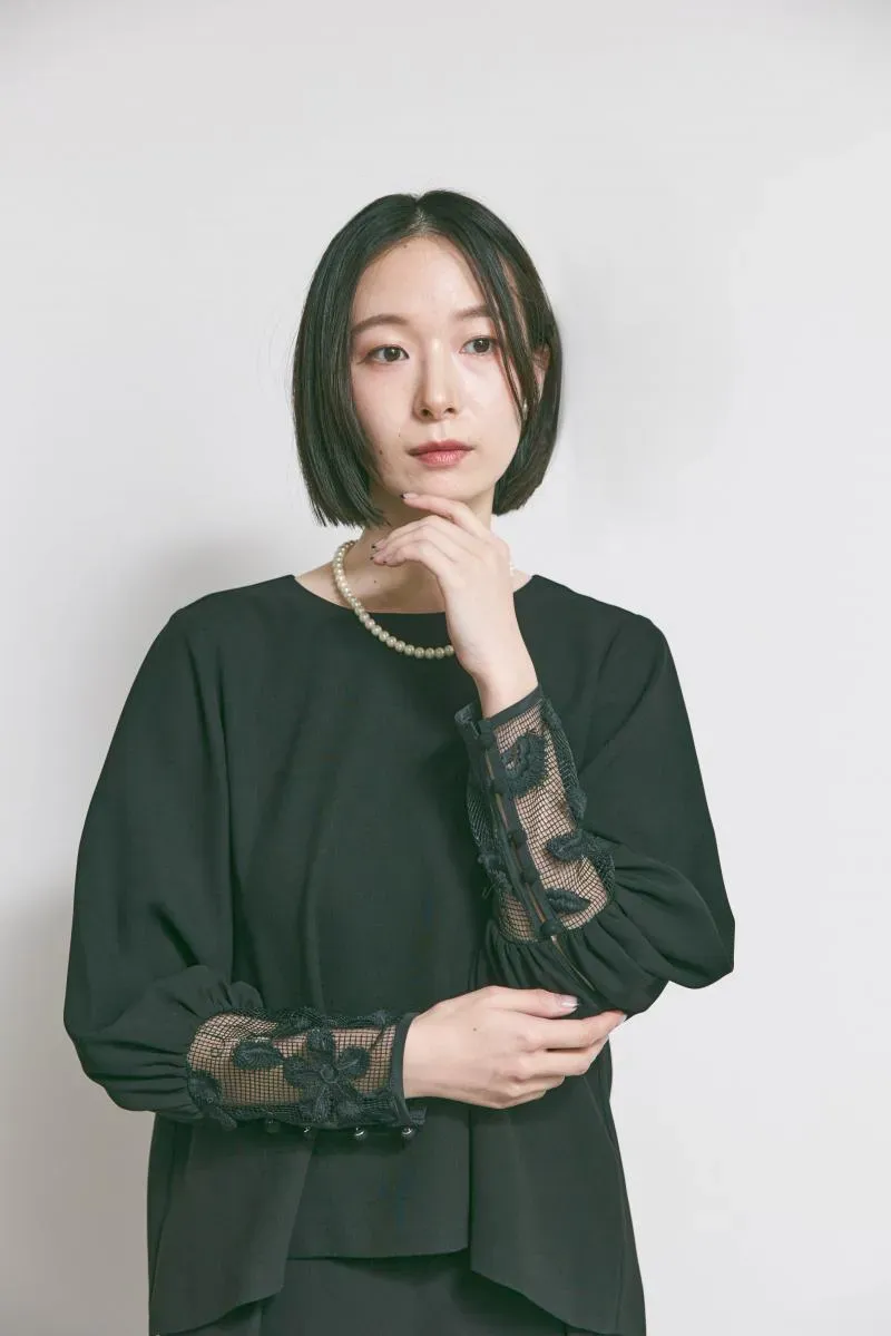 ブラックのエンブロイダリーフォーマルセットアップ