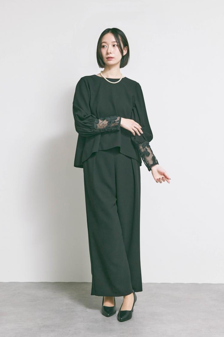 ブラックのエンブロイダリーフォーマルセットアップ