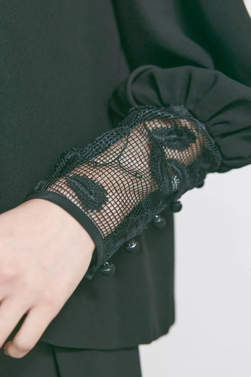 ブラックのエンブロイダリーフォーマルセットアップ