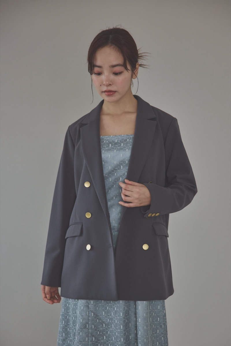 チャコールグレーのダブルジャケット