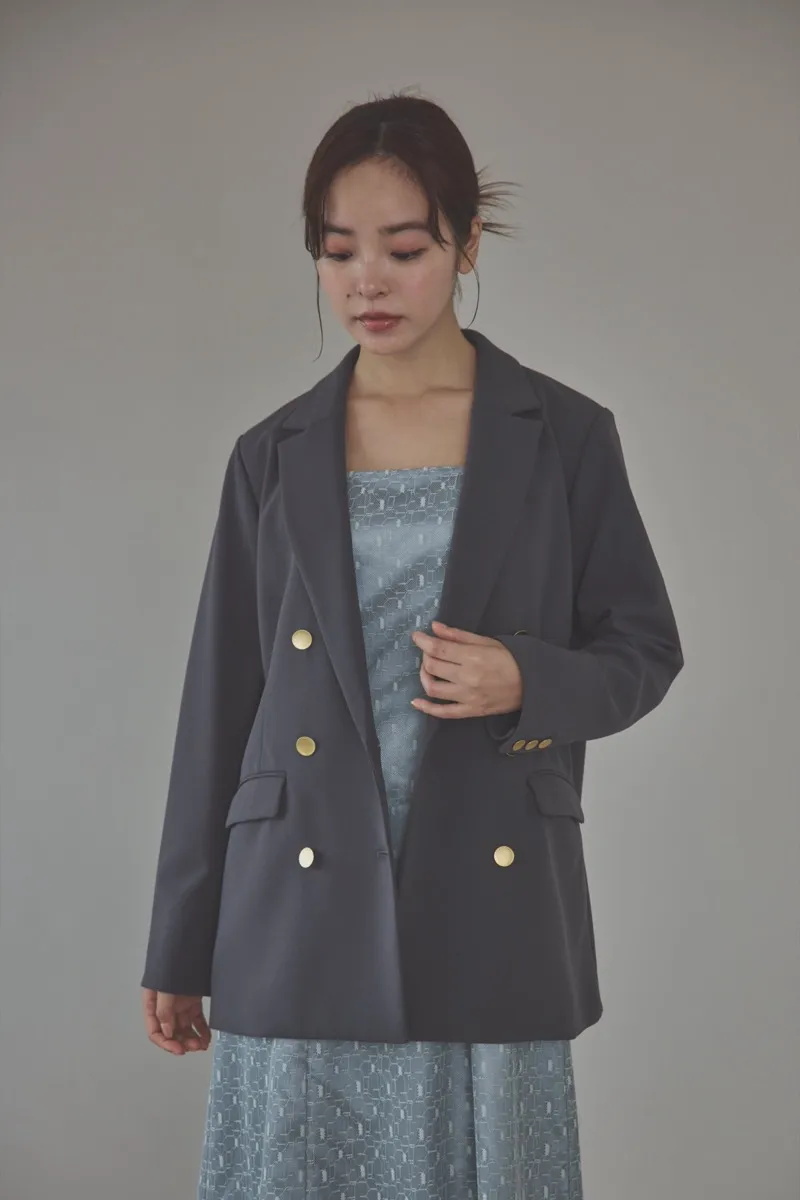 チャコールグレーのダブルジャケット