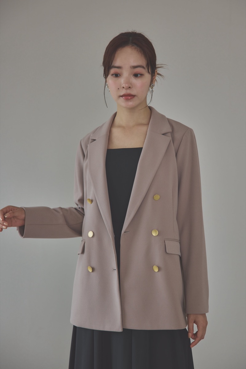 ベージュのダブルジャケット
