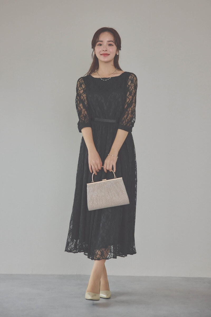 ブラックの授乳口付き総レースドレス