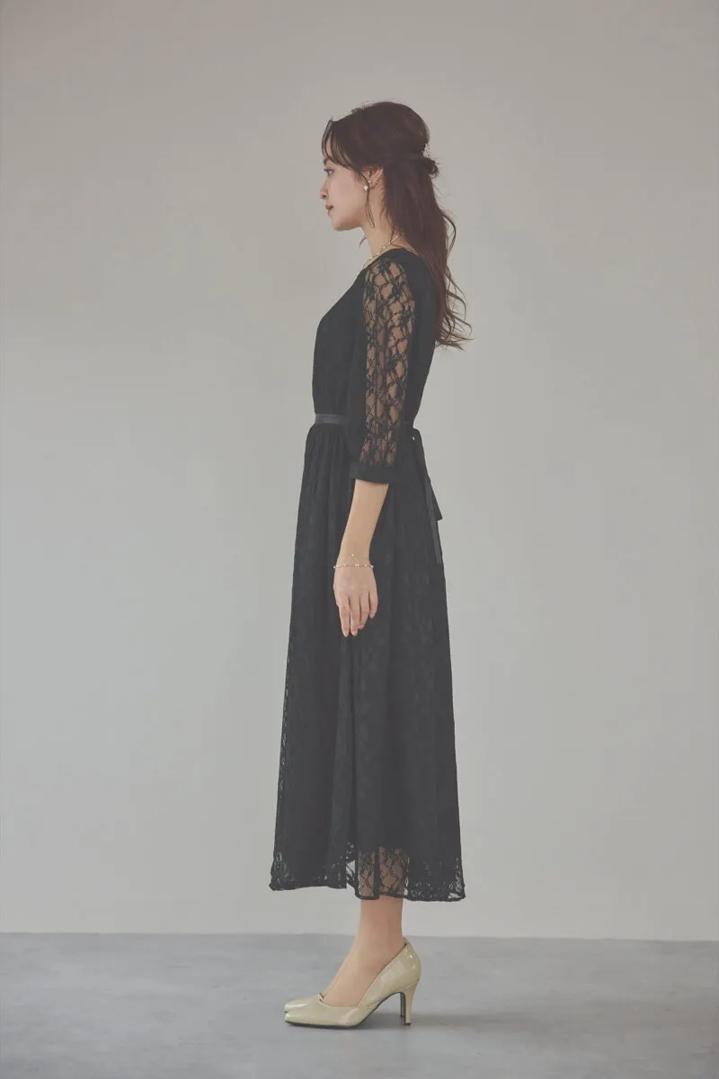 ブラックの授乳口付き総レースドレス