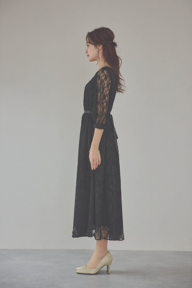 ブラックの授乳口付き総レースドレス