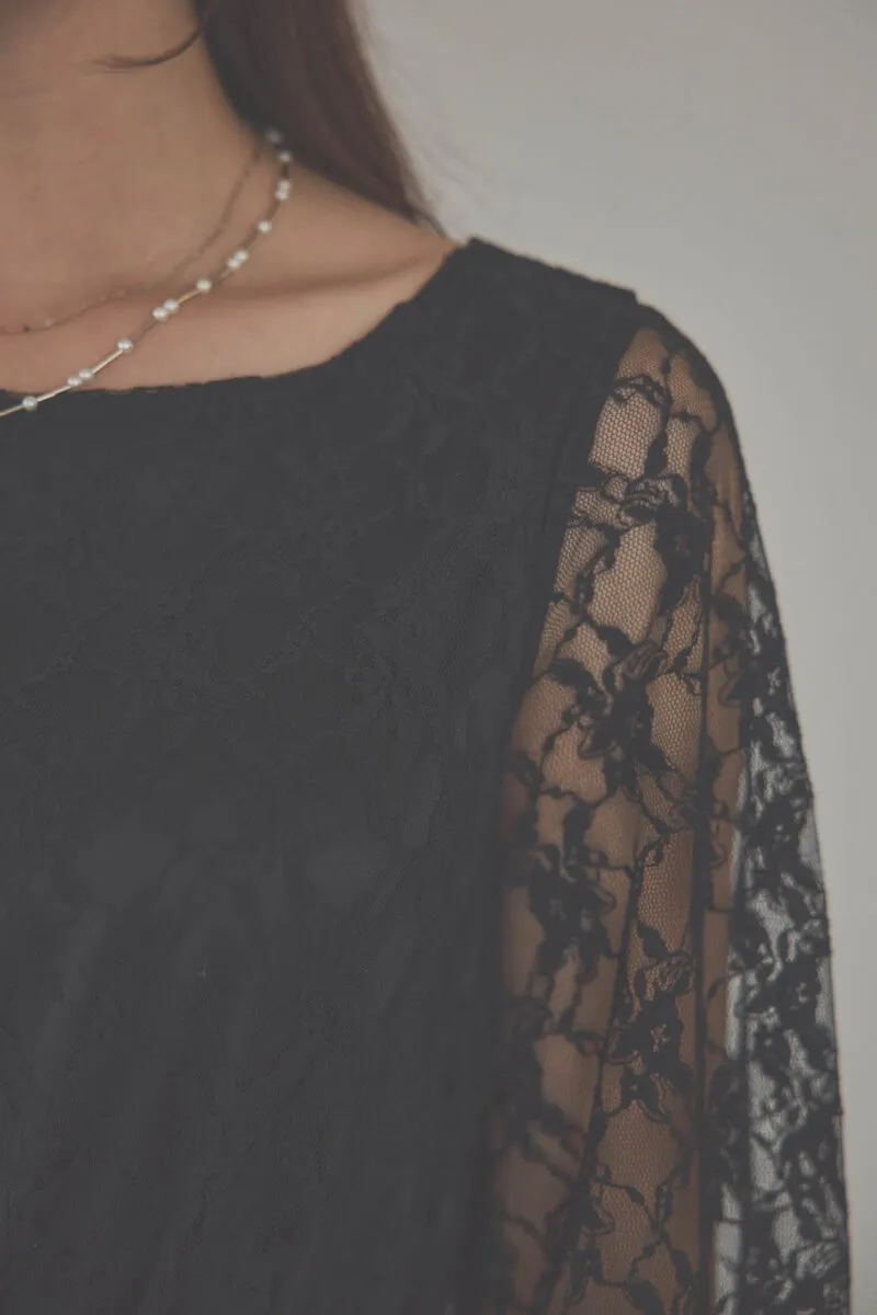 ブラックの授乳口付き総レースドレス