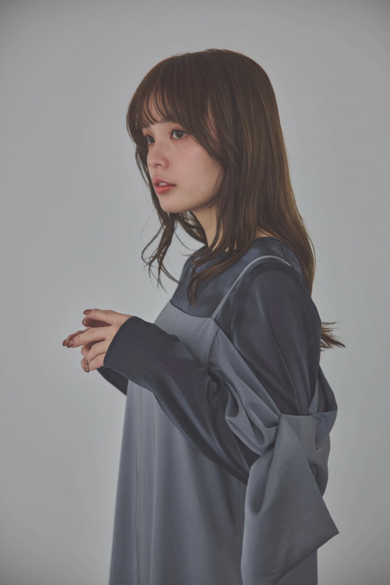 ネイビーのシャンブレーレイヤードリボンドレス