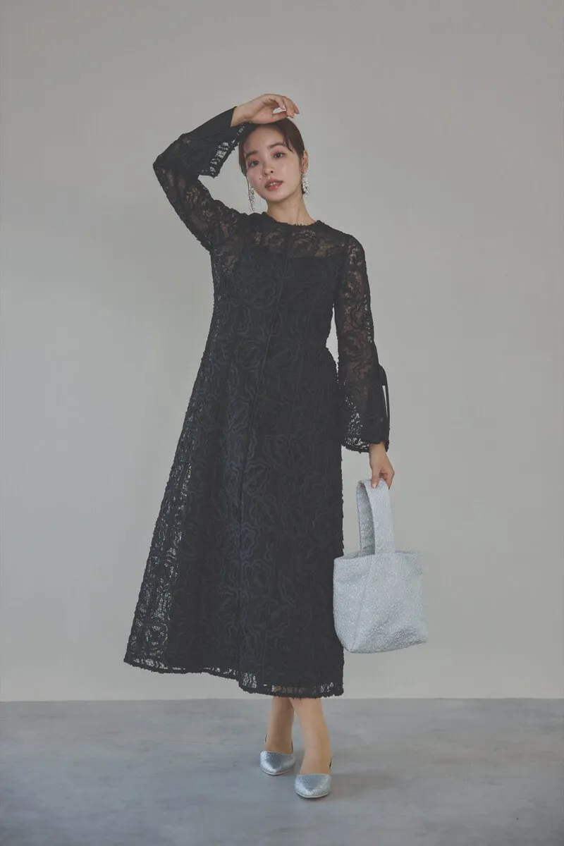 ブラックのフレアスリーブリボンレースドレス