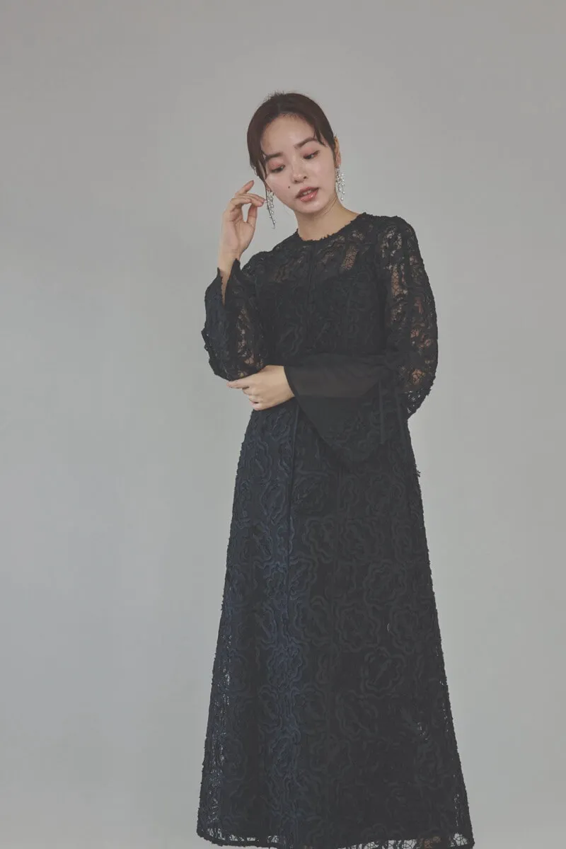 ブラックのフレアスリーブリボンレースドレス