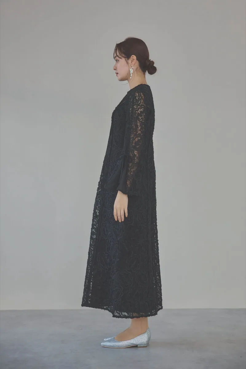 ブラックのフレアスリーブリボンレースドレス