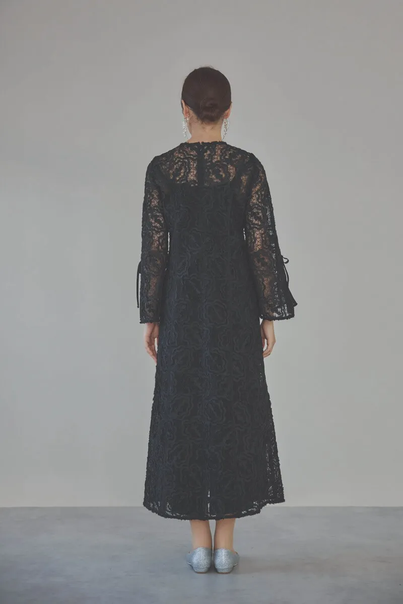 ブラックのフレアスリーブリボンレースドレス
