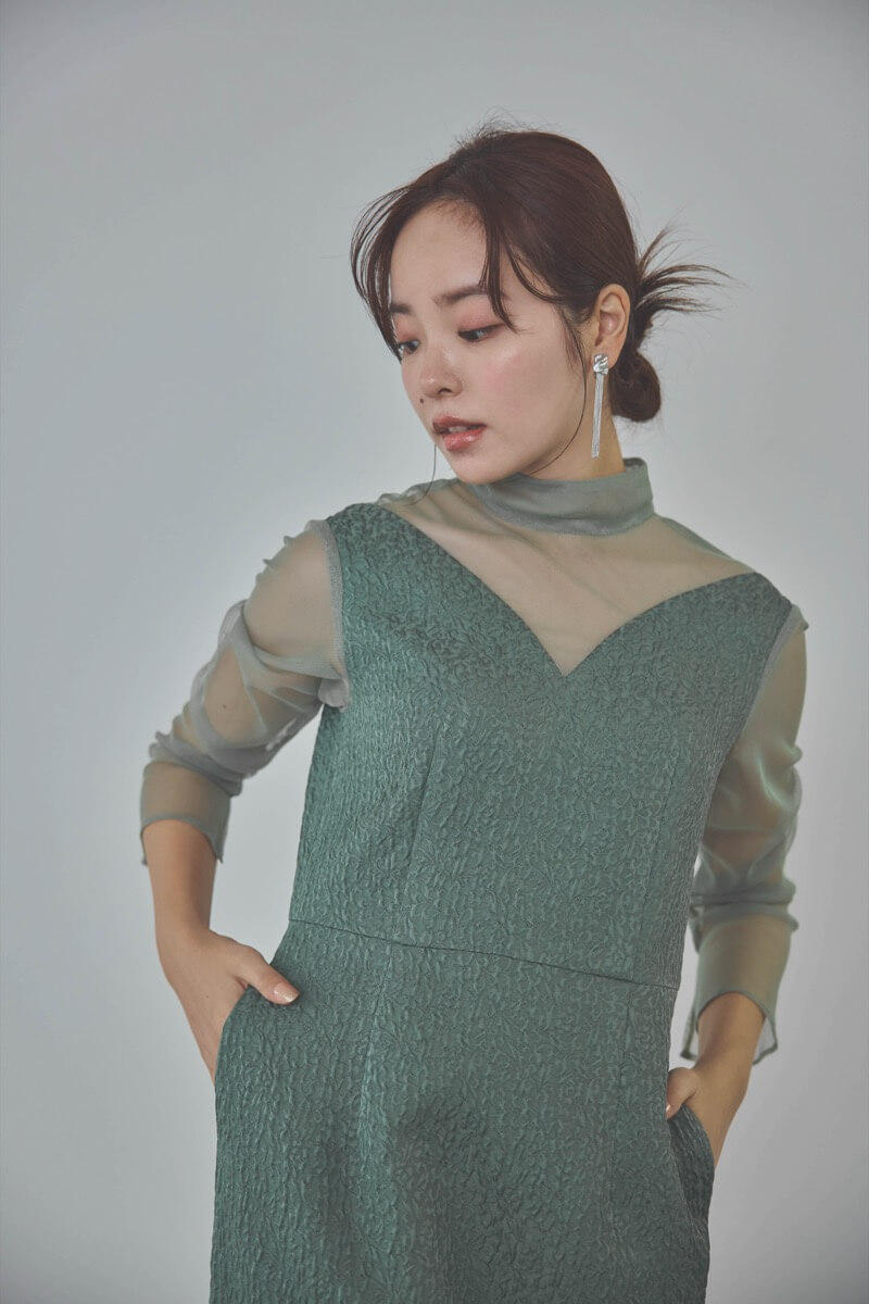 グリーンのチュールコンビジャガードドレス