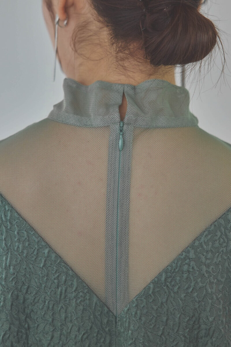 グリーンのチュールコンビジャガードドレス