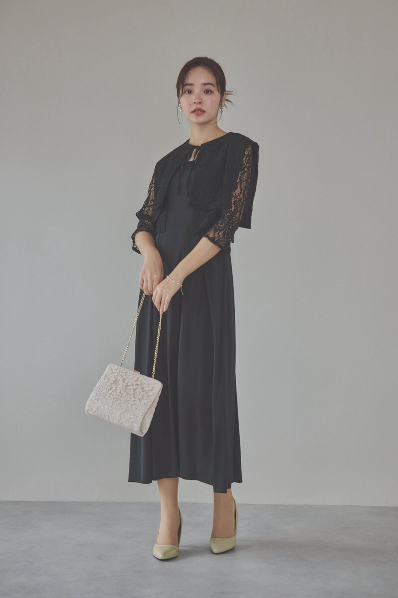 ブラックのレースボレロセットキャミソールドレス