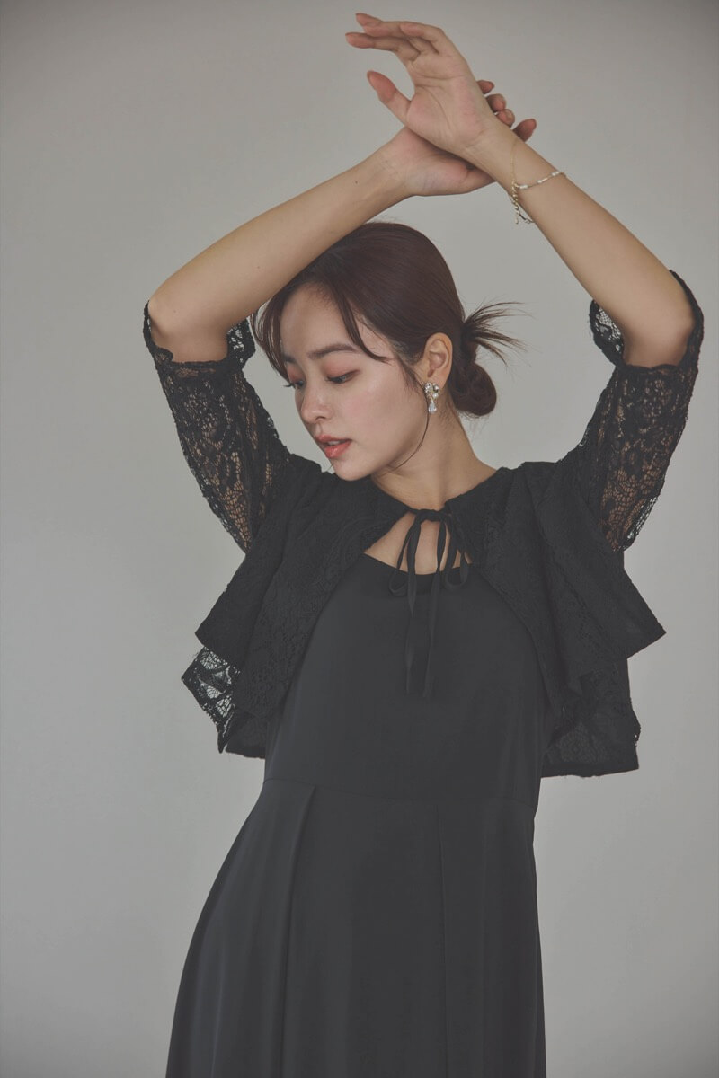ブラックのレースボレロセットキャミソールドレス
