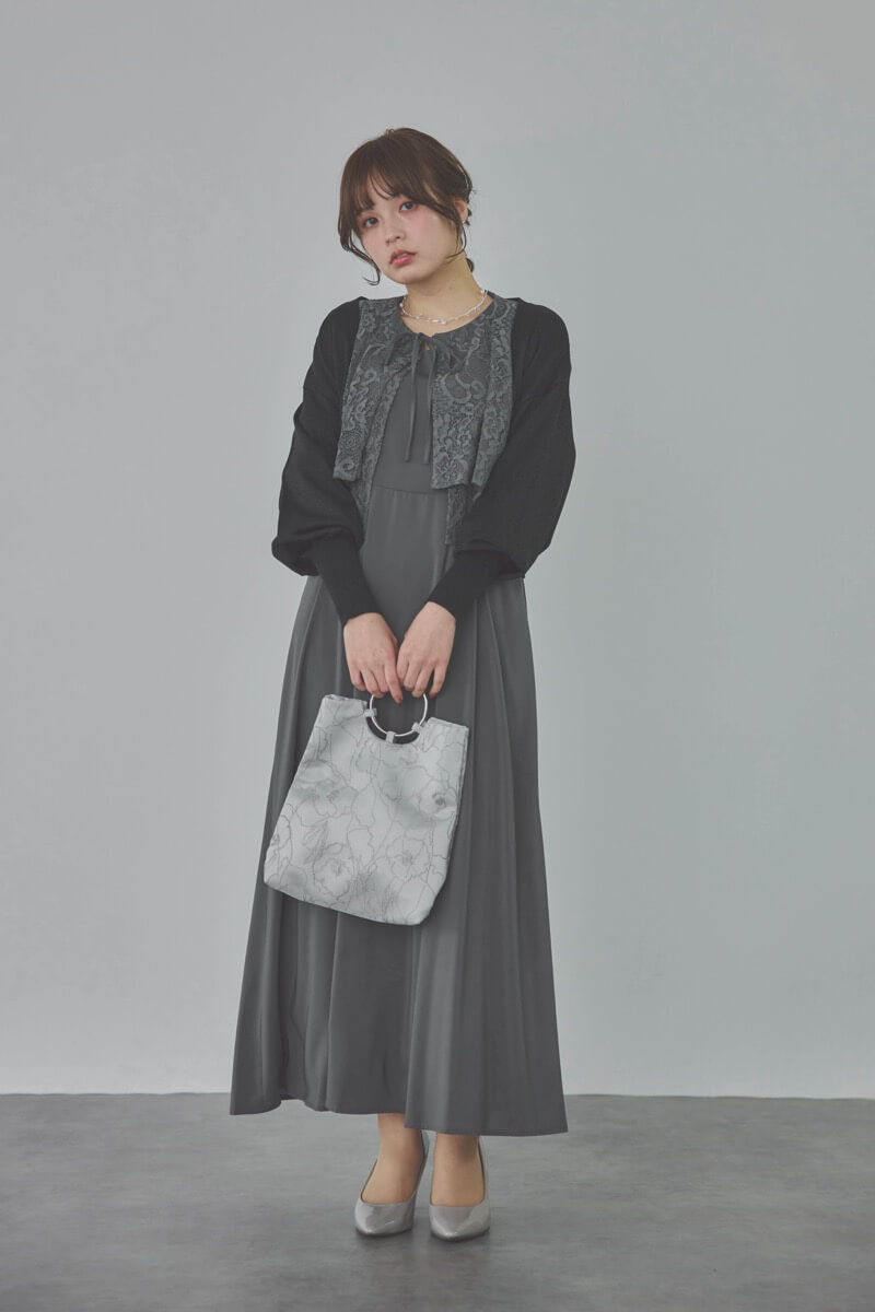 チャコールグレーのレースボレロセットキャミソールドレス