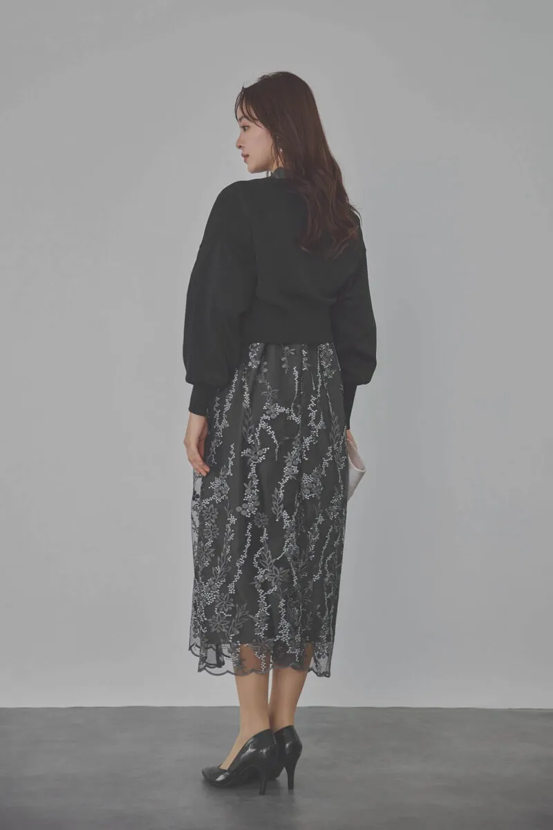チャコールグレーのフラワーエンブロイダリーAラインドレス