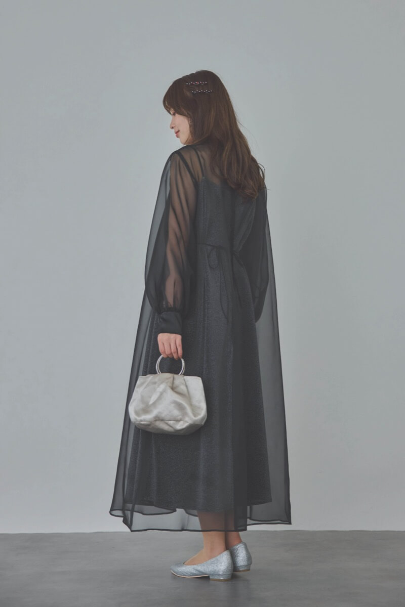 ブラックのマットカルゼオーガンドレス