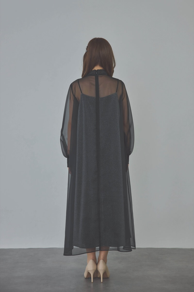 ブラックのマットカルゼオーガンドレス