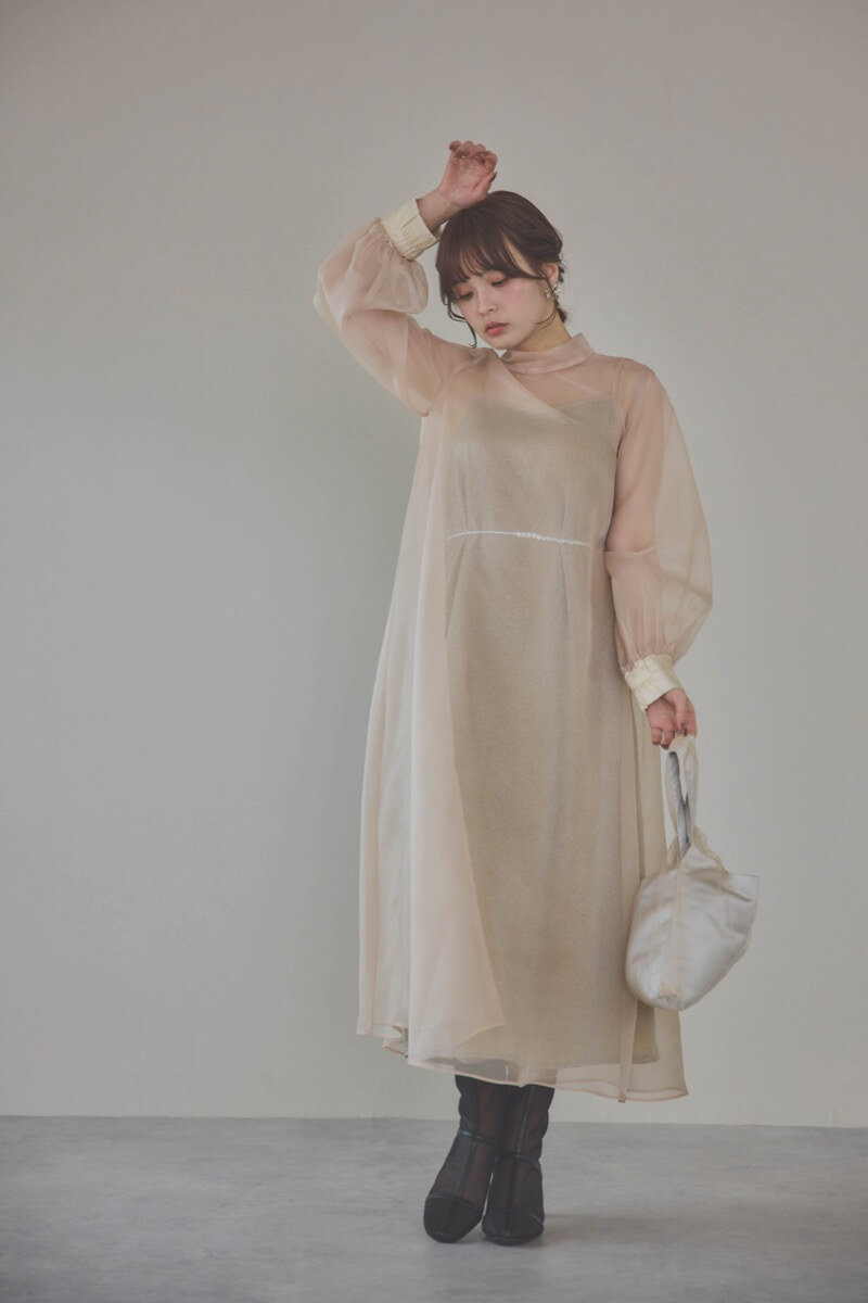 イエローのマットカルゼオーガンドレス