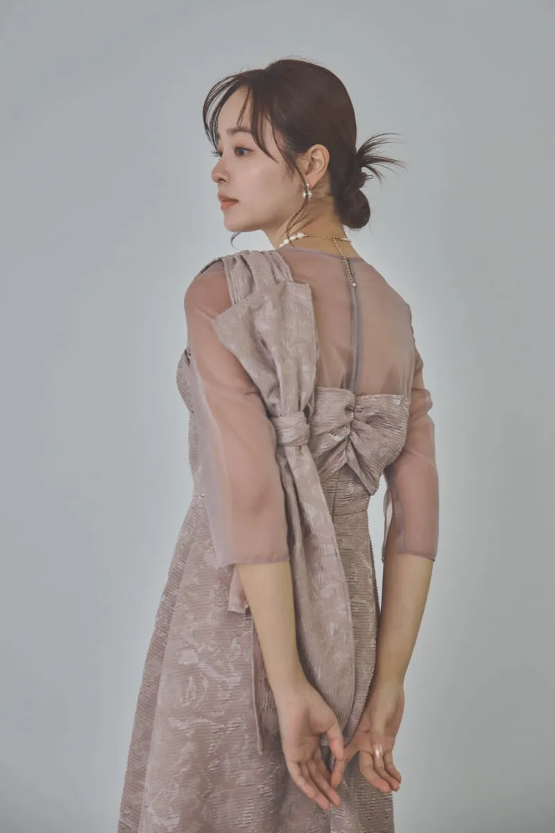 ダスティピンクのリボンモチーフジャガードドレス