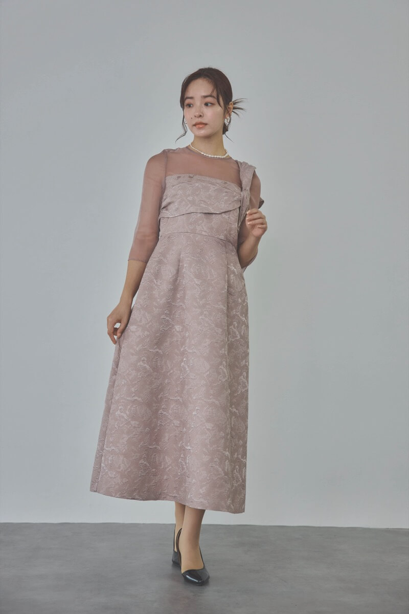 ダスティピンクのリボンモチーフジャガードドレス