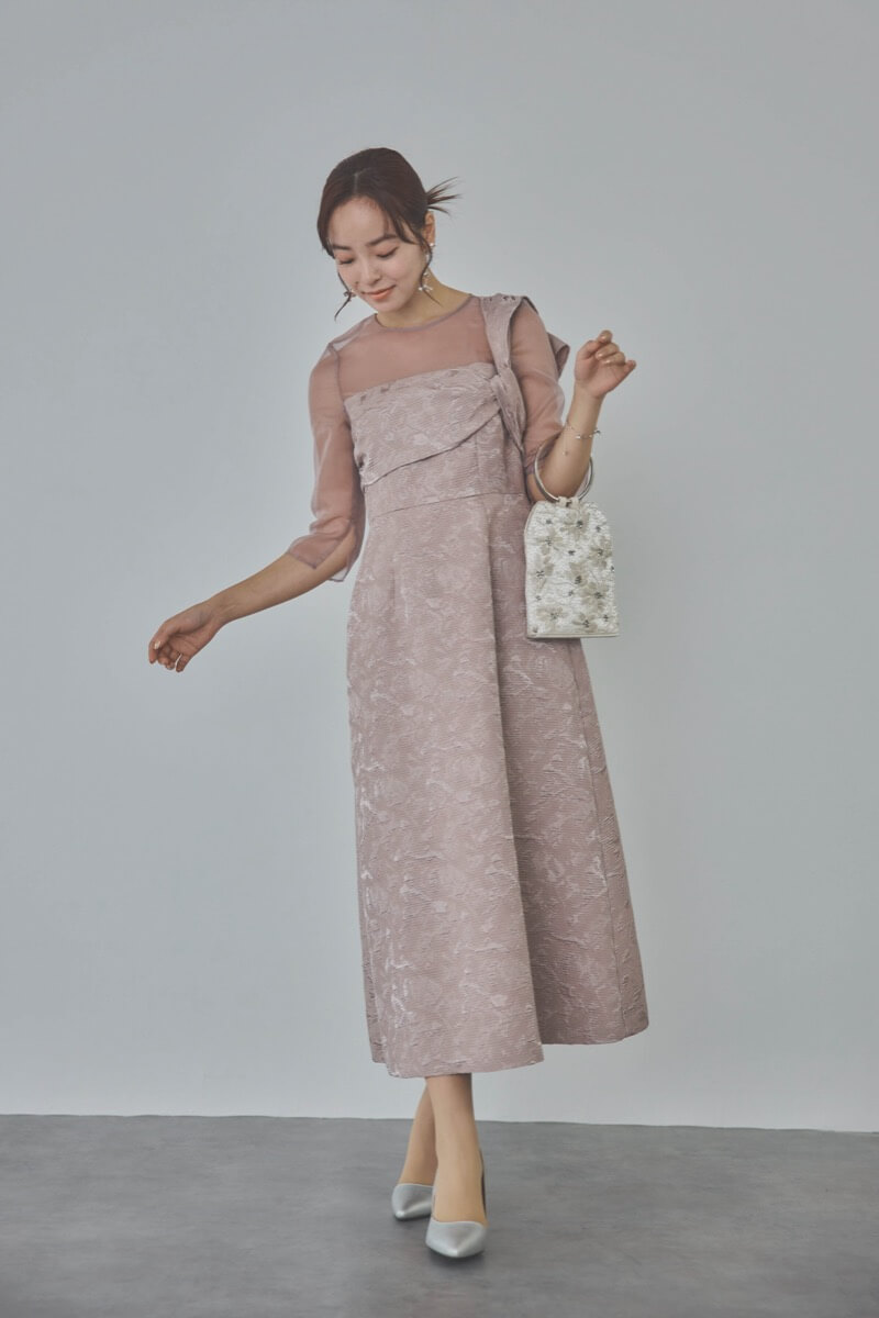 ダスティピンクのリボンモチーフジャガードドレス