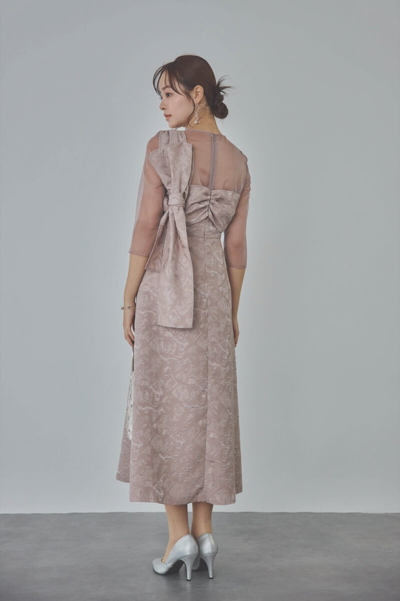 ダスティピンクのリボンモチーフジャガードドレス