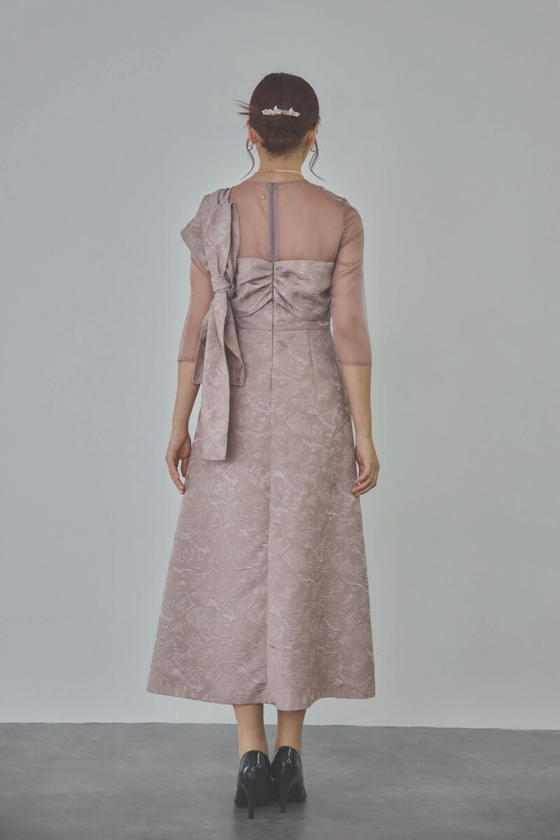 ダスティピンクのリボンモチーフジャガードドレス