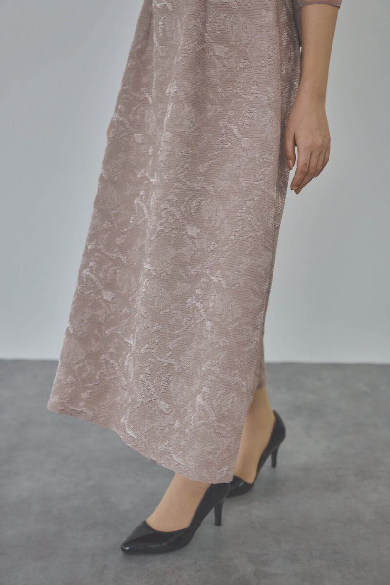 ダスティピンクのリボンモチーフジャガードドレス